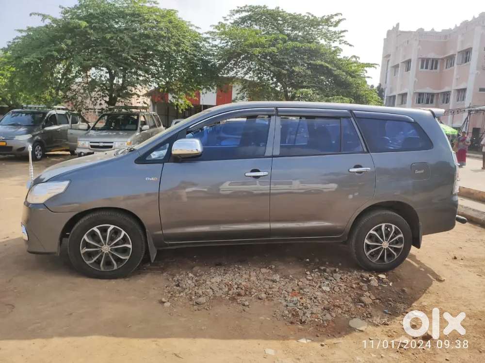 Toyota Innova Vx Petrol 2009 Model