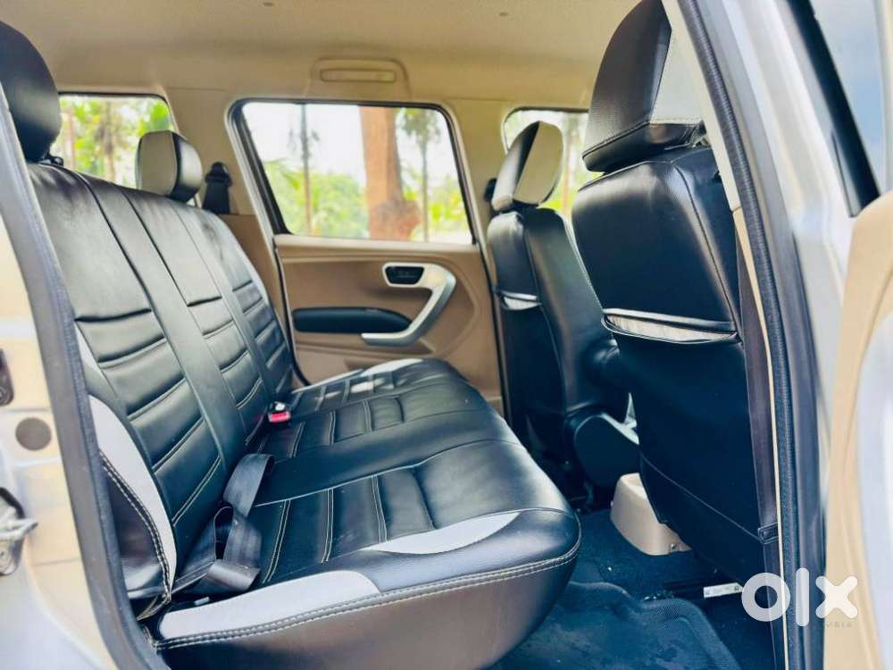 Mahindra Tuv 300 T10, 2018, Diesel