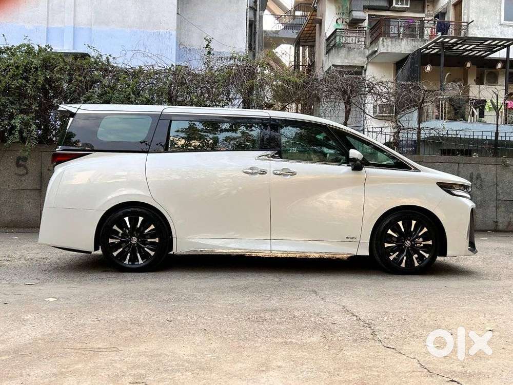 Toyota Vellfire Vip – Executive Lounge, 2024, Petrol