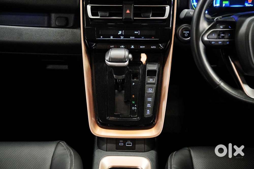 Maruti Suzuki Invicto Zeta Plus 7str, 2024, Petrol