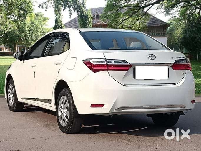 Toyota Corolla Altis 1.8 J, 2018, Petrol