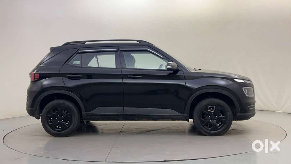 Hyundai Venue Sx Knight Edition Mt, 2025, Petrol