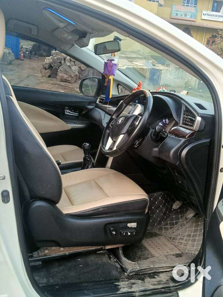 Toyota Innova Crysta 2.4 G Plus Mt 8 Str, 2020