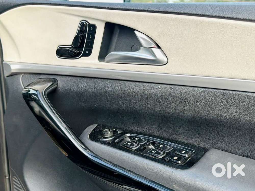 Mahindra Xuv700 2.0 Ax 7 Petrol At Luxury Pack Str, 2022, Petrol