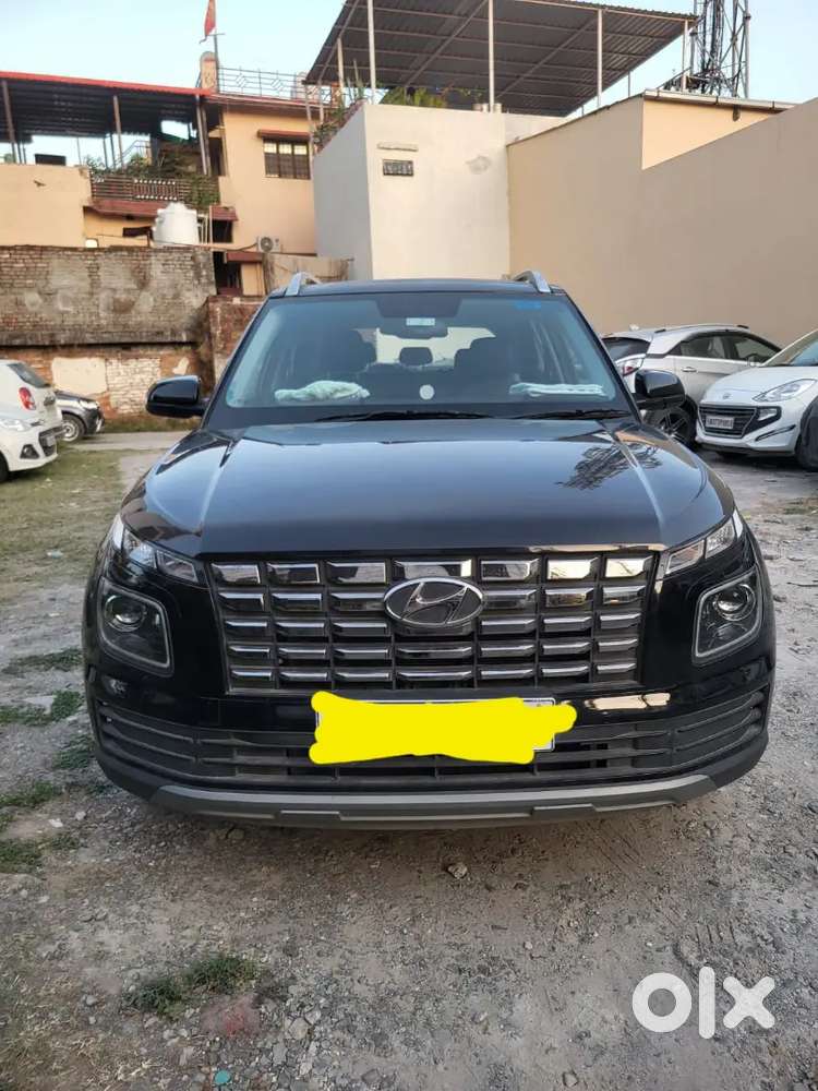 Hyundai Venue 2024 Petrol 9507 Km Driven
