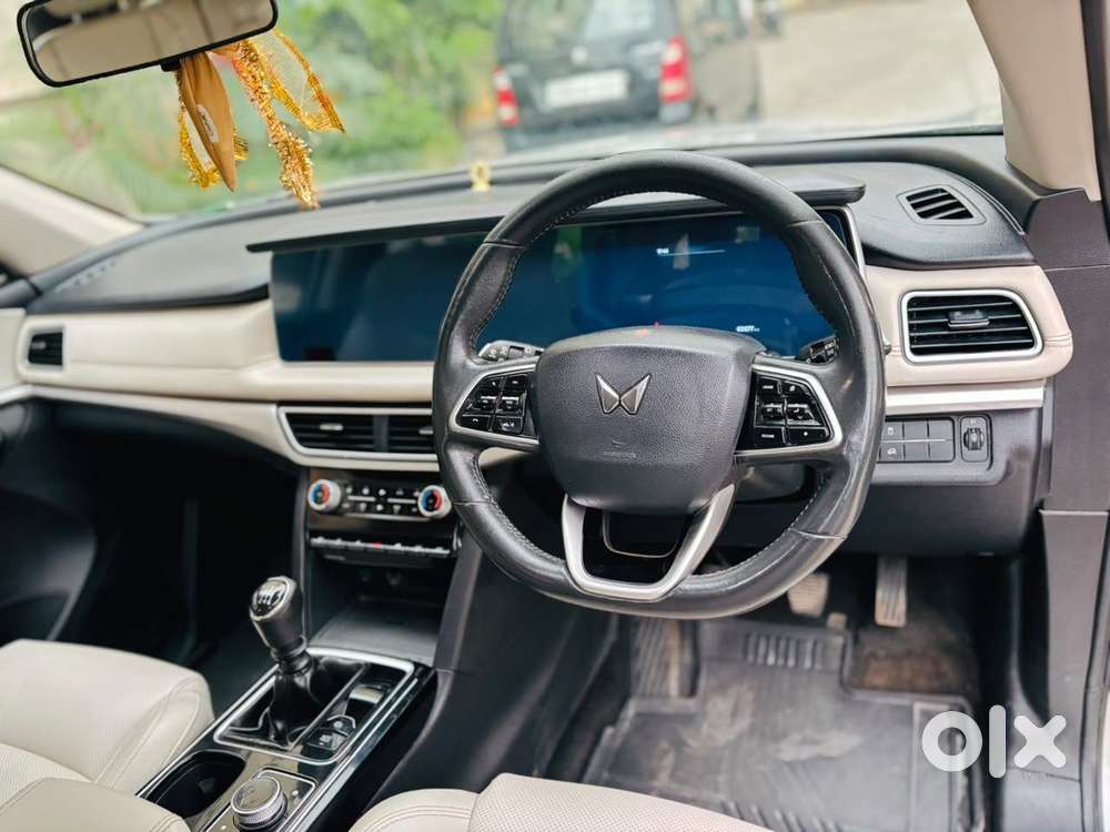 Mahindra Xuv700 2.2 Ax 7 Diesel Mt Luxury Pack Str, 2022, Diesel