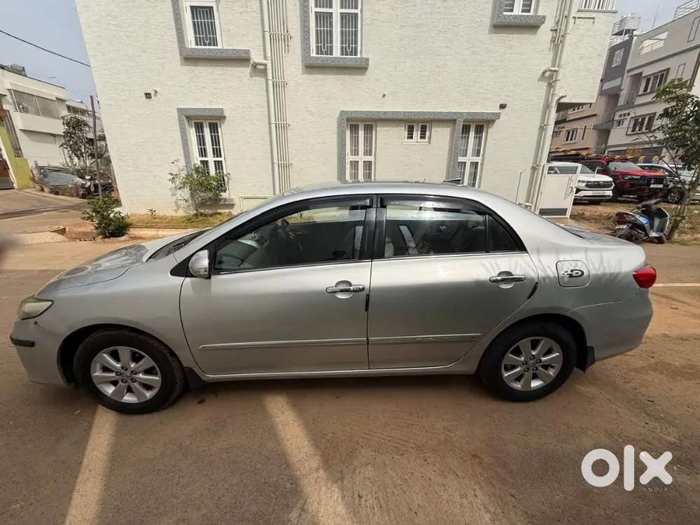 Toyota Corolla Altis 2012