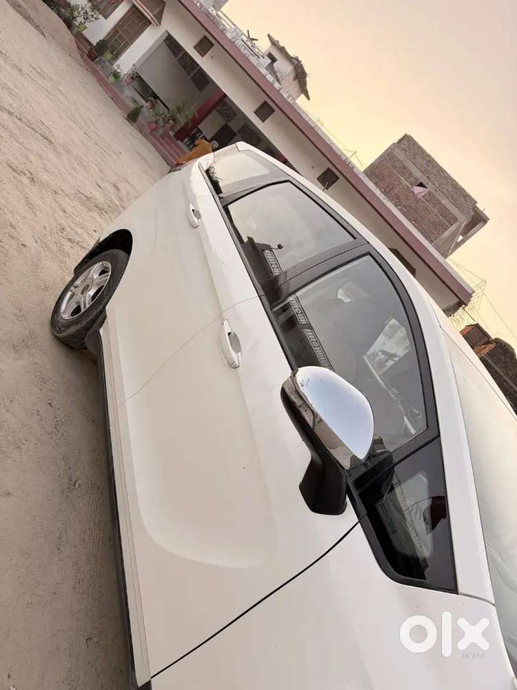 Mahindra Marazzo M4