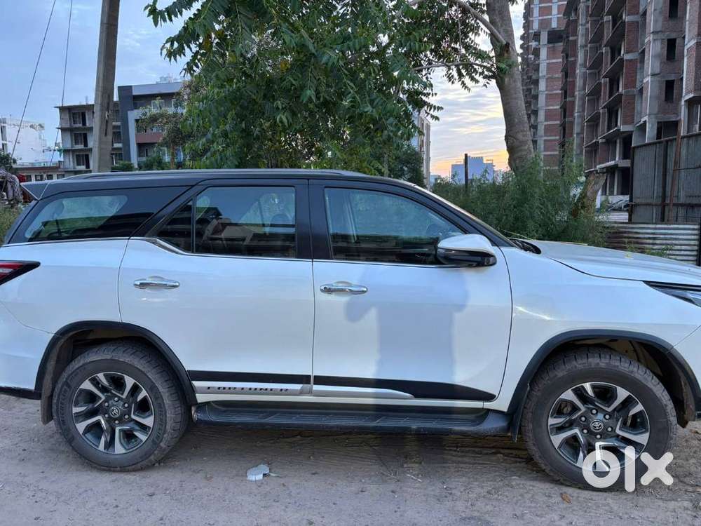 2022 Toyota Fortuner Legender 4x4 At | 1st Owner | Aug 2023 | 103000