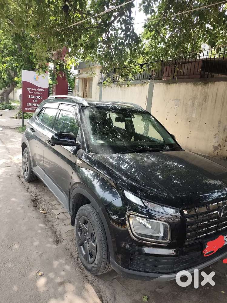 Hyundai Venue Petrol Manual 2023