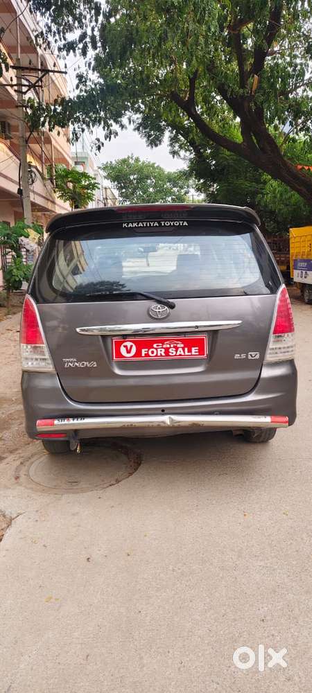 Toyota Innova 2004-2011 2.5 V Diesel 8-seater, 2011, Diesel