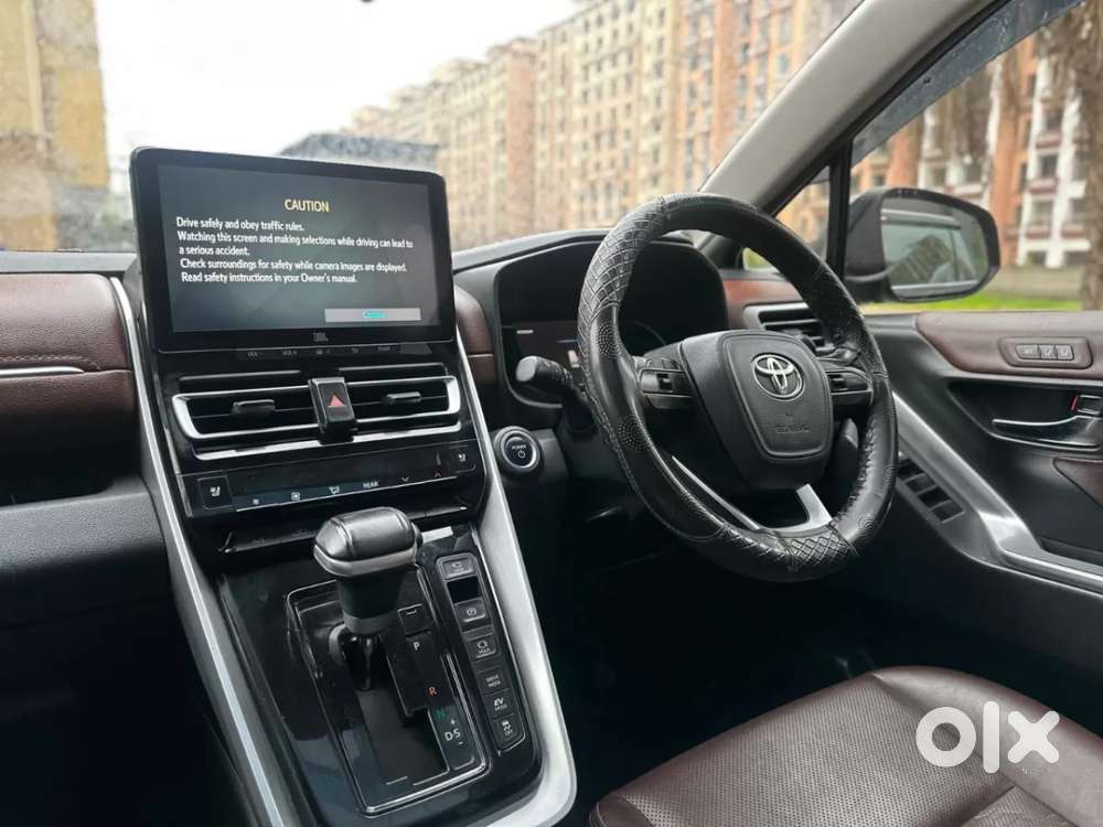 Toyota Innova Hycross 2.0 Zx Hybrid 7 Str, 2023, Petrol