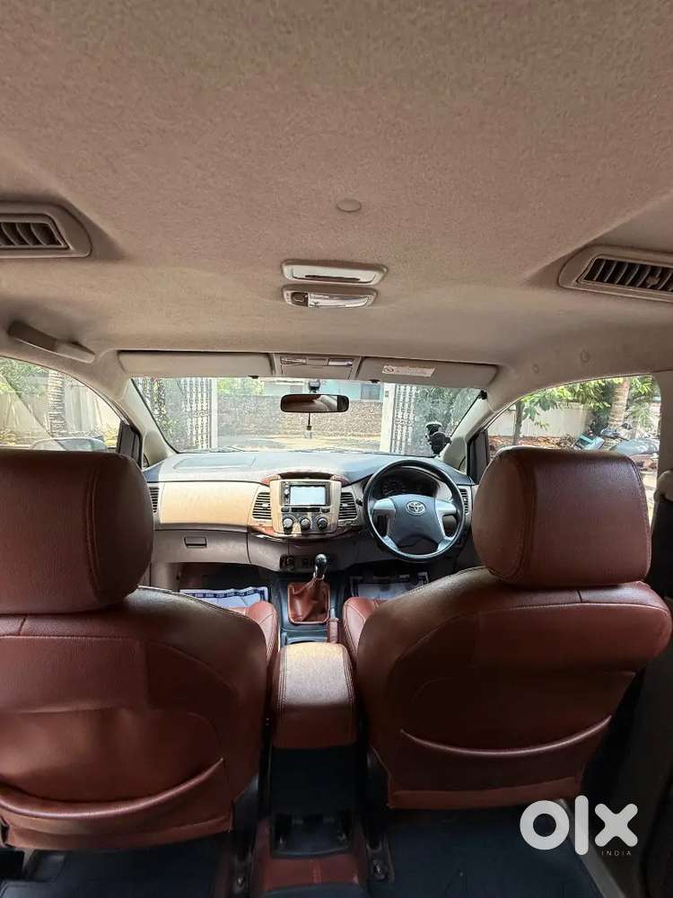 Immaculate 2015 Toyota Innova Mt - Silver - Neat & Clean - 160k Km