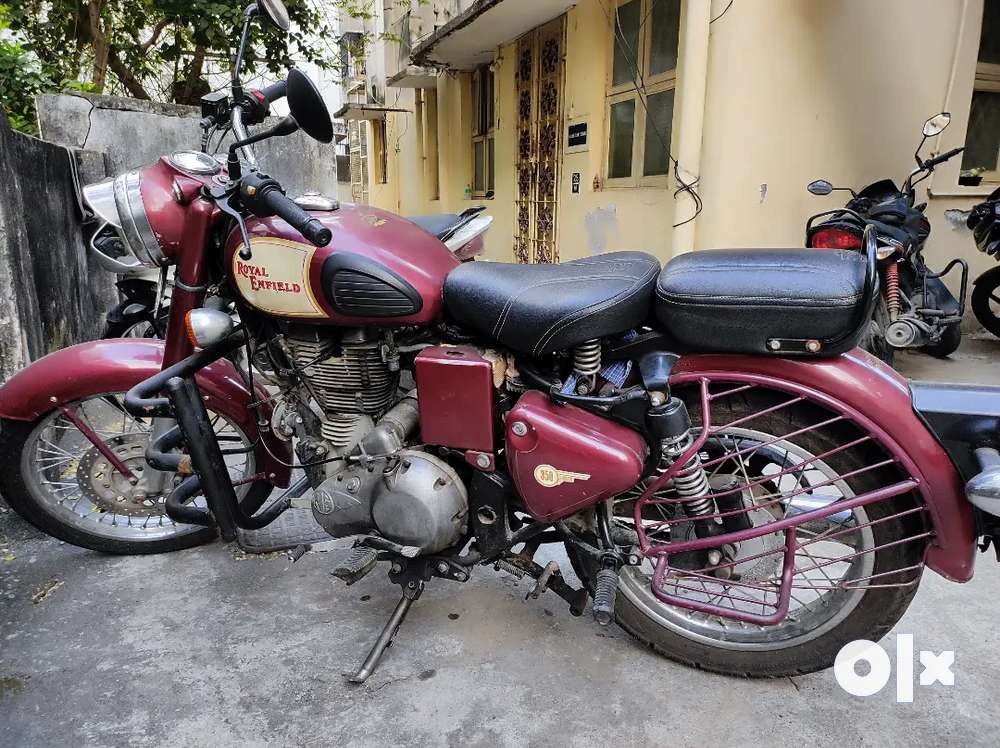 Maroon colour royal store enfield classic 350