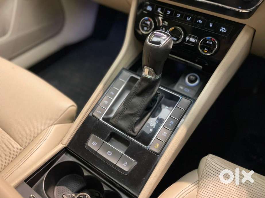 Skoda Superb 2.0 Tsi At L&k, 2022, Petrol