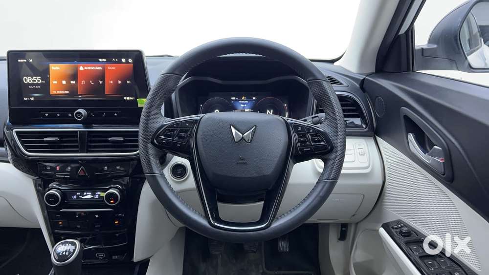 Mahindra Xuv 3xo Ax5 Pm Mt, 2024, Petrol
