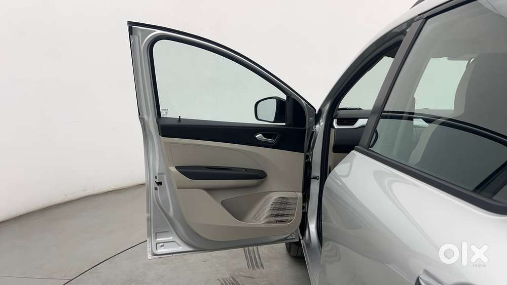 Renault Triber Rxz, 2024, Petrol
