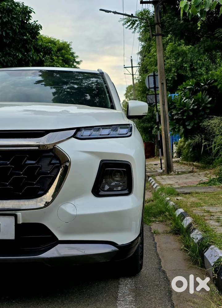 Maruti Suzuki Grand Vitara 1.5 Alpha Plus Intelligent Hybrid Ecvt, 2..