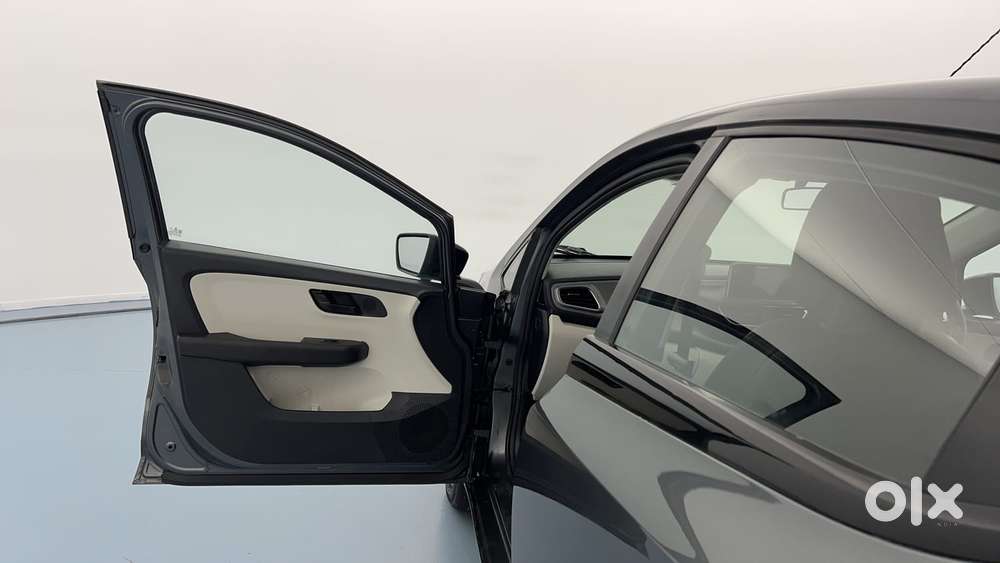 Tata Altroz 1.2 Xm Plus, 2022, Petrol