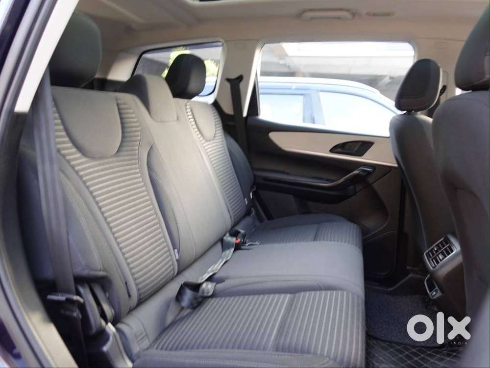 Mahindra Xuv700 2.0 Ax 5 Petrol At Str, 2022, Petrol
