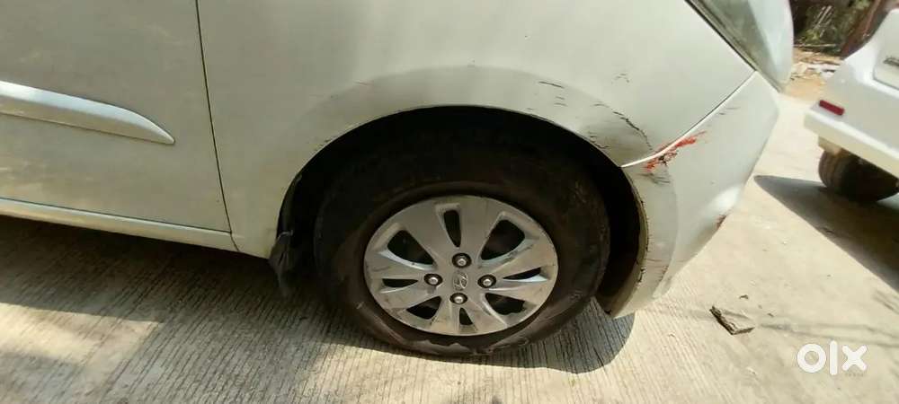Hyundai With An Peace Colour That's Too With Good Condition