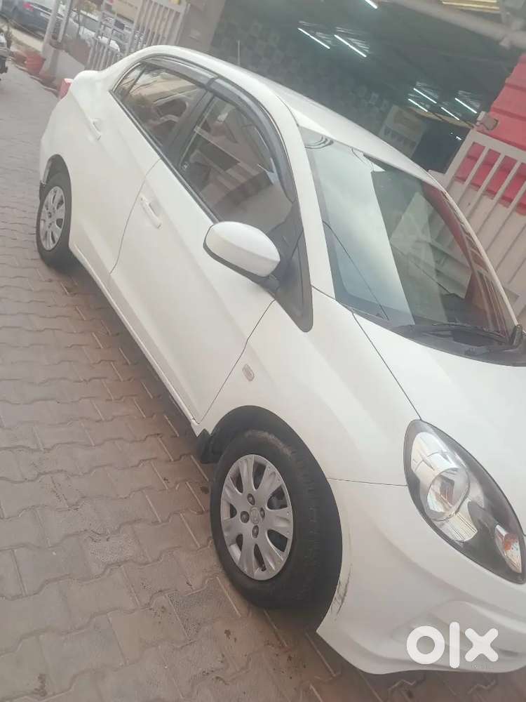 Honda Amaze 2014 Petrol Well Maintained