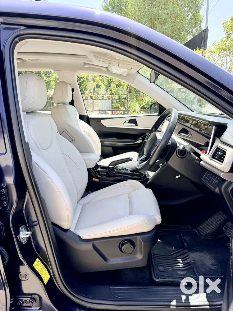 Mahindra Xuv700 2.2 Ax 7 Diesel At Str, 2022, Diesel