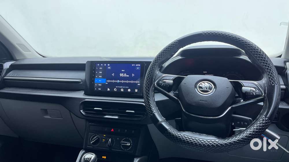 Skoda Kylaq Signature, 2025, Petrol