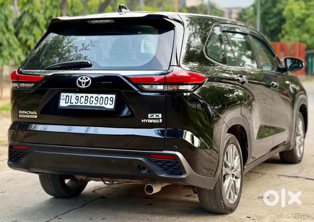 Toyota Innova Hycross 2.0 Zx (o) Hybrid 7 Str, 2025, Petrol