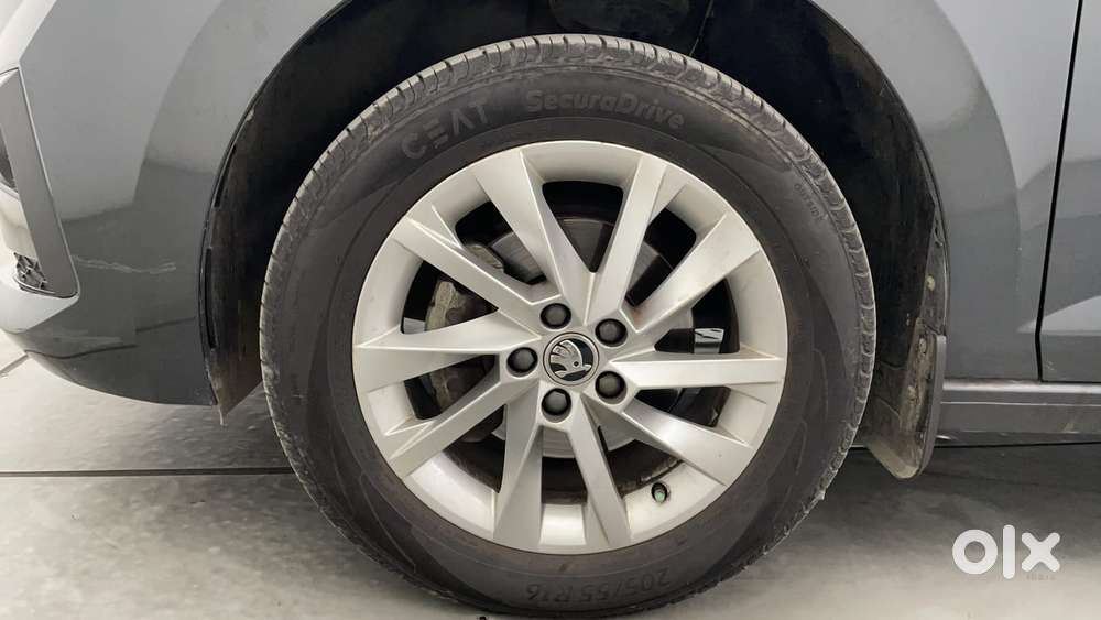 Skoda Slavia Ambition 1.0l Tsi At, 2024, Petrol