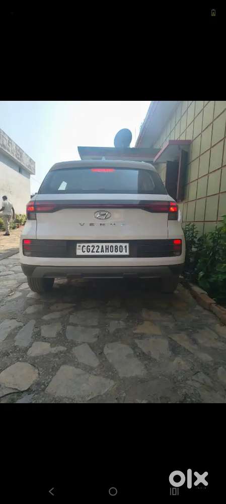 Hyundai Venue October 2025 885
000 Rate