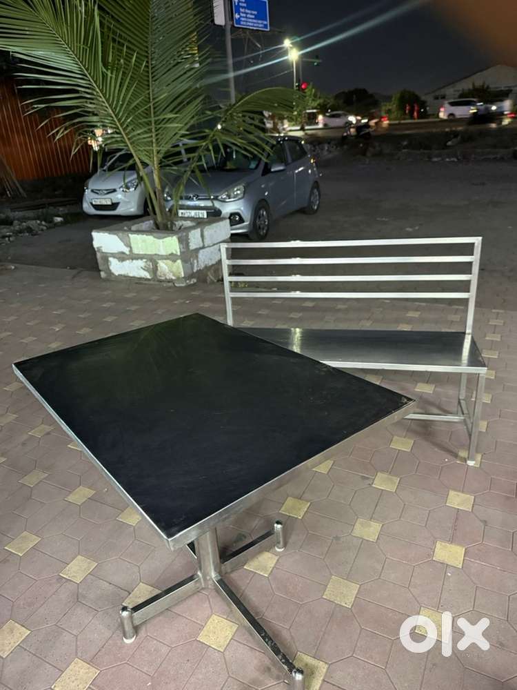 hotel table and benches for sale