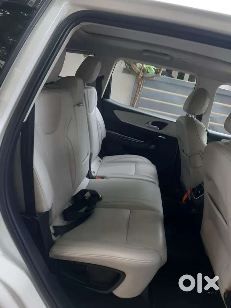 Mahindra Xuv700 2.2 Ax 7 Diesel Mt Luxury Pack Str, 2021, Diesel