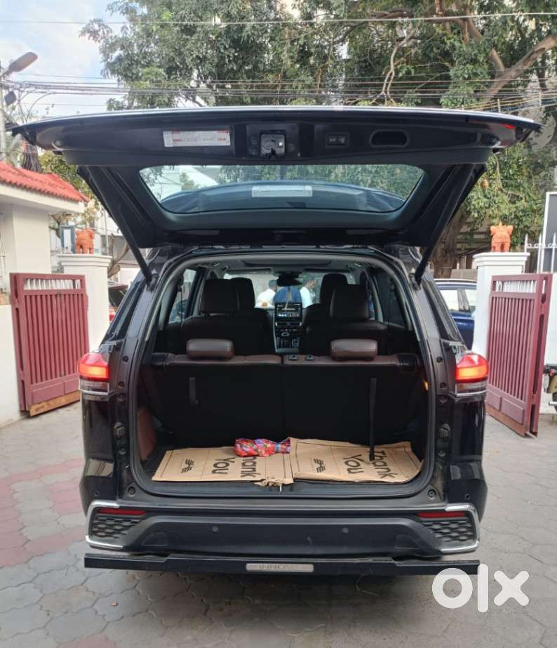 Toyota Innova Hycross 2.0 Zx Hybrid 7 Str, 2025, Petrol