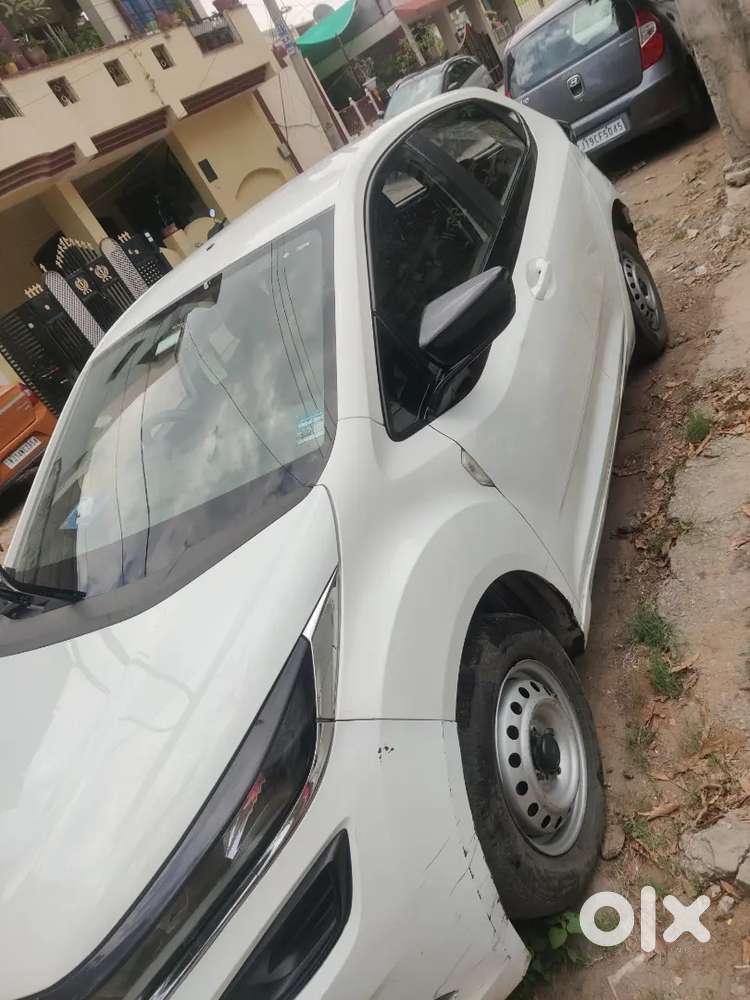 Tata Altroz 1.2 Xe 2021 Variant
