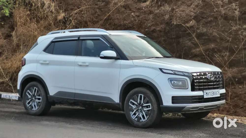 Hyundai Venue 2025 Petrol Well Maintained