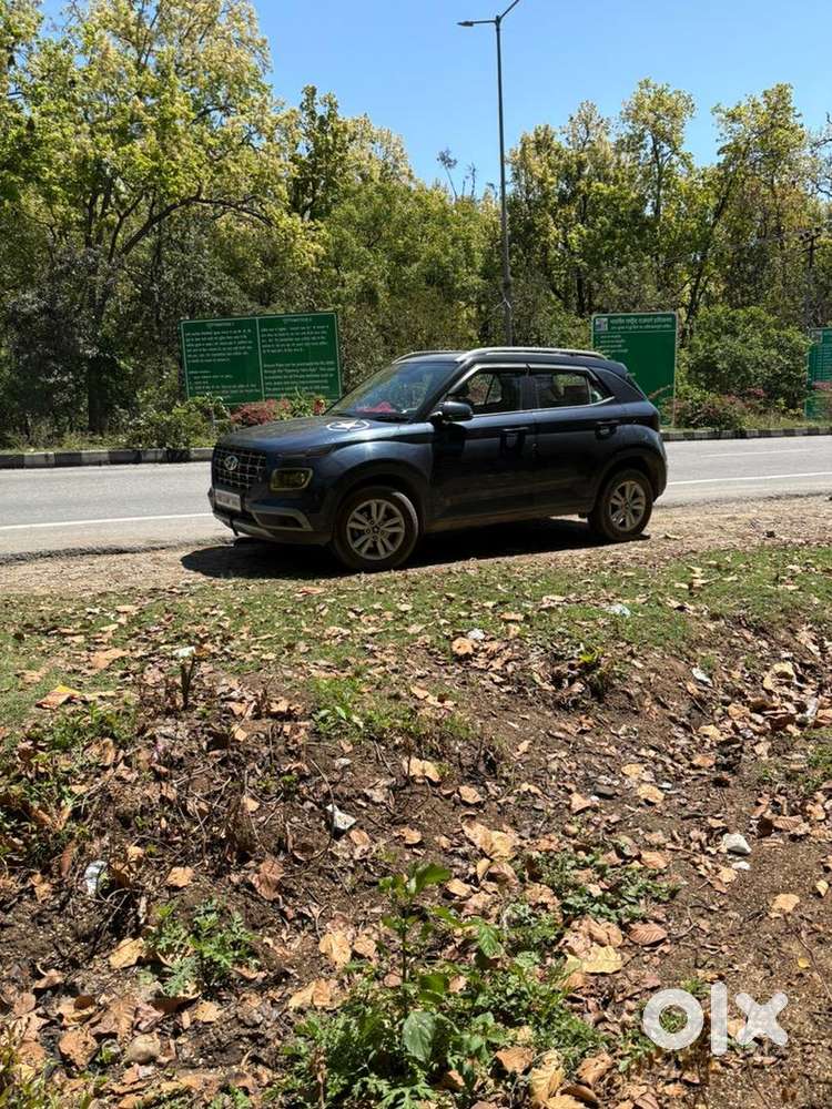 Hyundai Venue Petrol Well Maintained