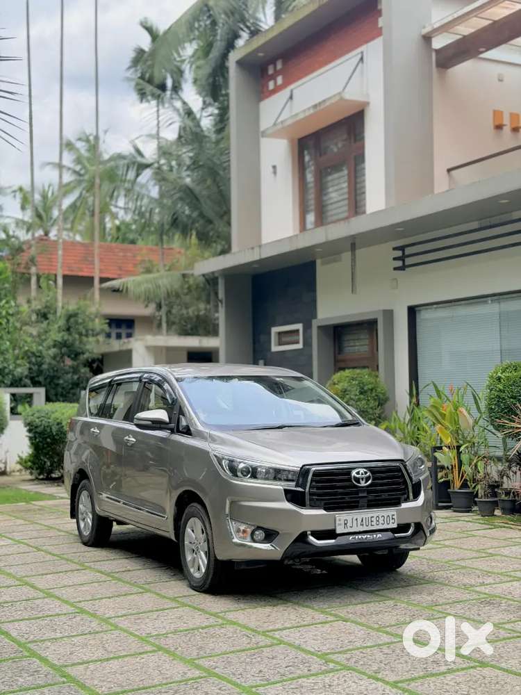 Toyota Innova Crysta 2.4 V 2016