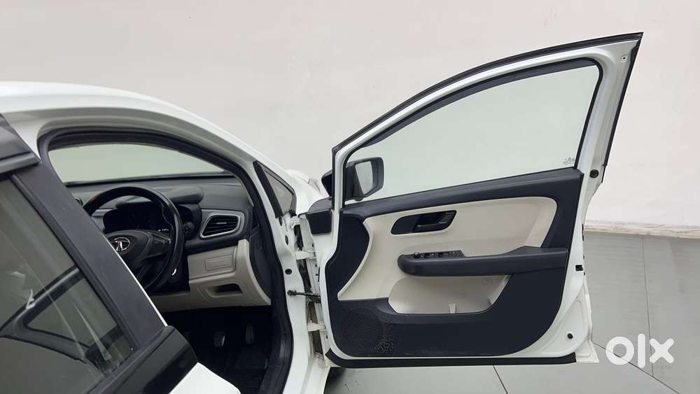 Tata Altroz 1.2 Xm Plus, 2021, Petrol