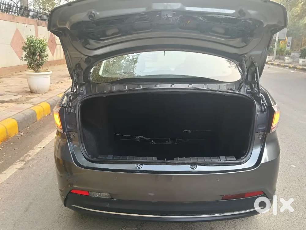 Automatic Facelift Sedan