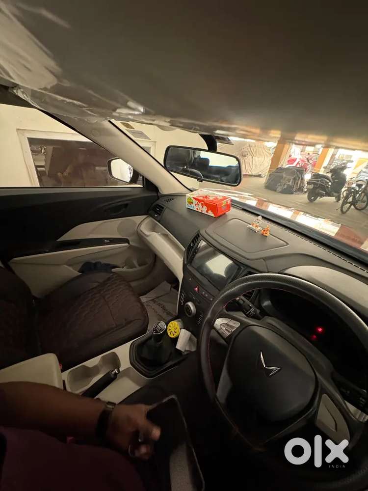 Mahindra Xuv300 2024 Petrol 9350 Km Driven