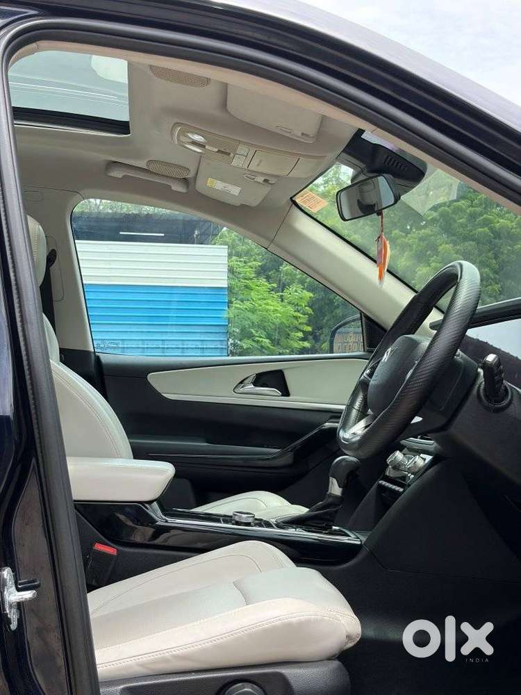 Mahindra Xuv700 2.0 Ax 7 Petrol At Luxury Pack Str, 2026, Petrol