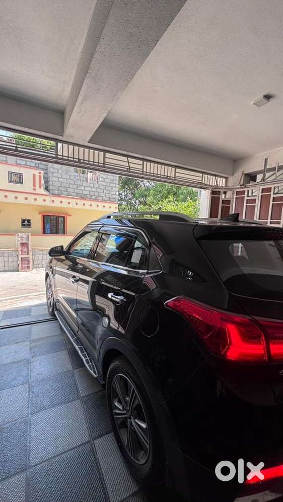 Well Maintained Black Colour With Dynamic Swipe Rear Indicators