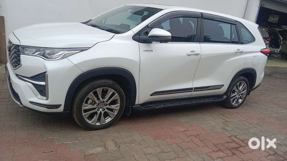 Toyota Innova Hycross 2023