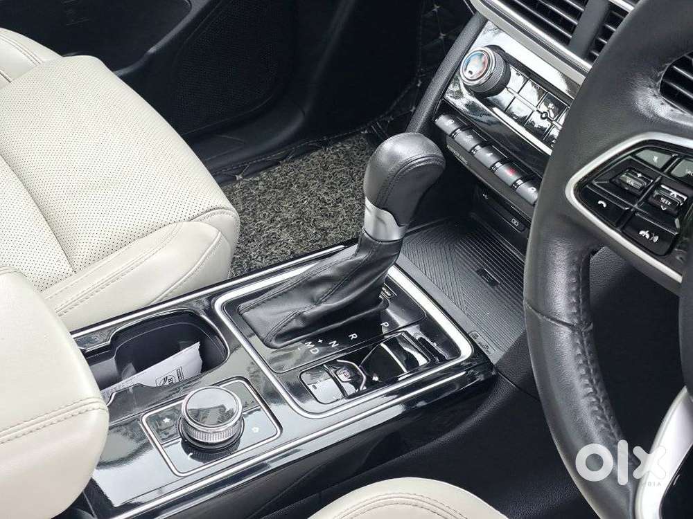 Mahindra Xuv700 2.2 Ax 7 Diesel At Luxury Pack Str, 2023, Diesel