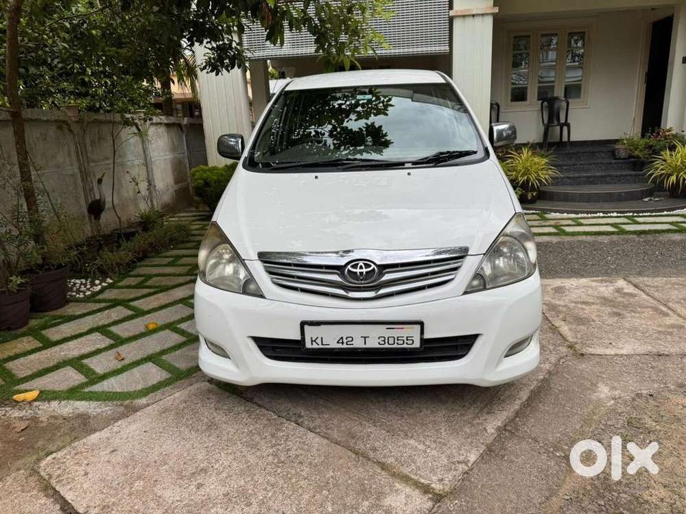 Toyota Innova 2011 Diesel 200000 Km Driven ,insurance Till December