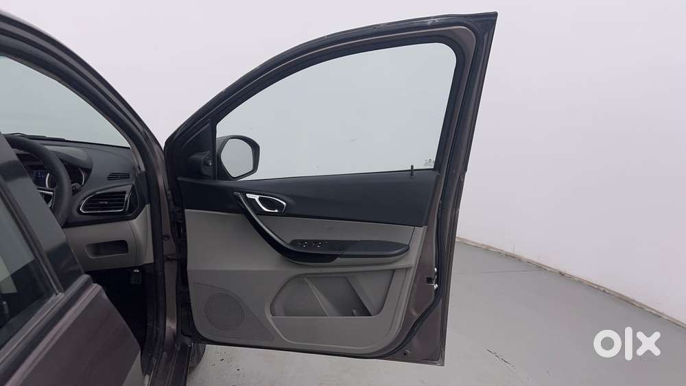 Tata Tiago Xza, 2017, Petrol