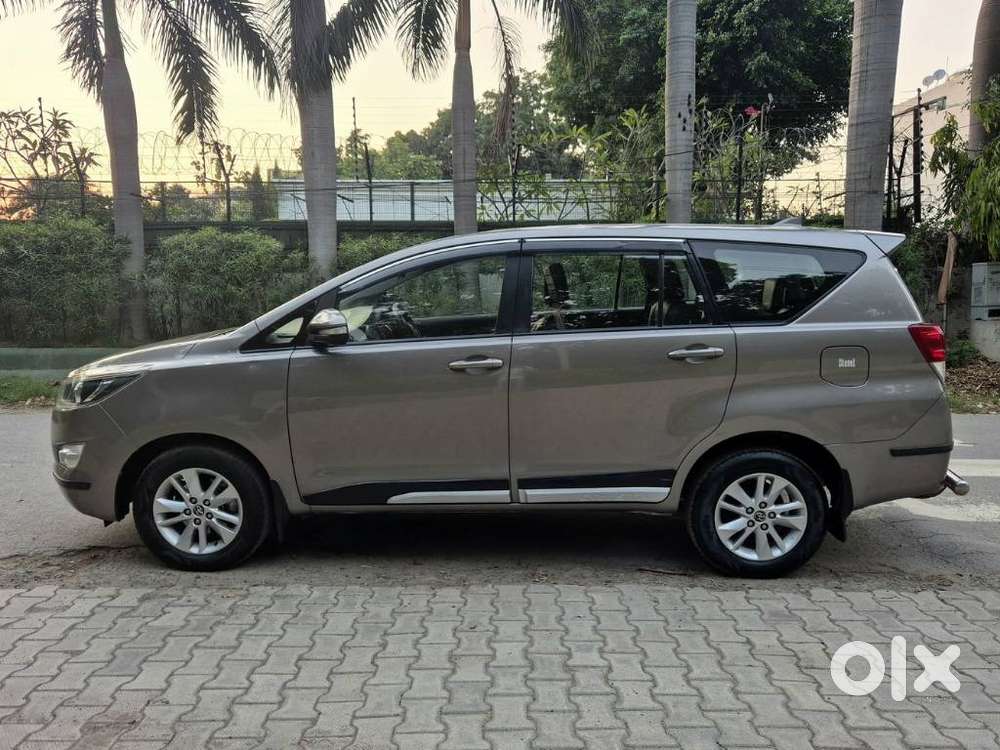 Toyota Innova Crysta 2.4 G Mt 7 Str, 2017, Diesel
