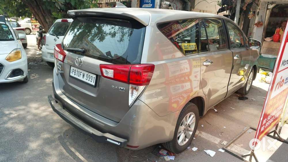 Toyota Innova Crysta 2016 Diesel Well Maintained