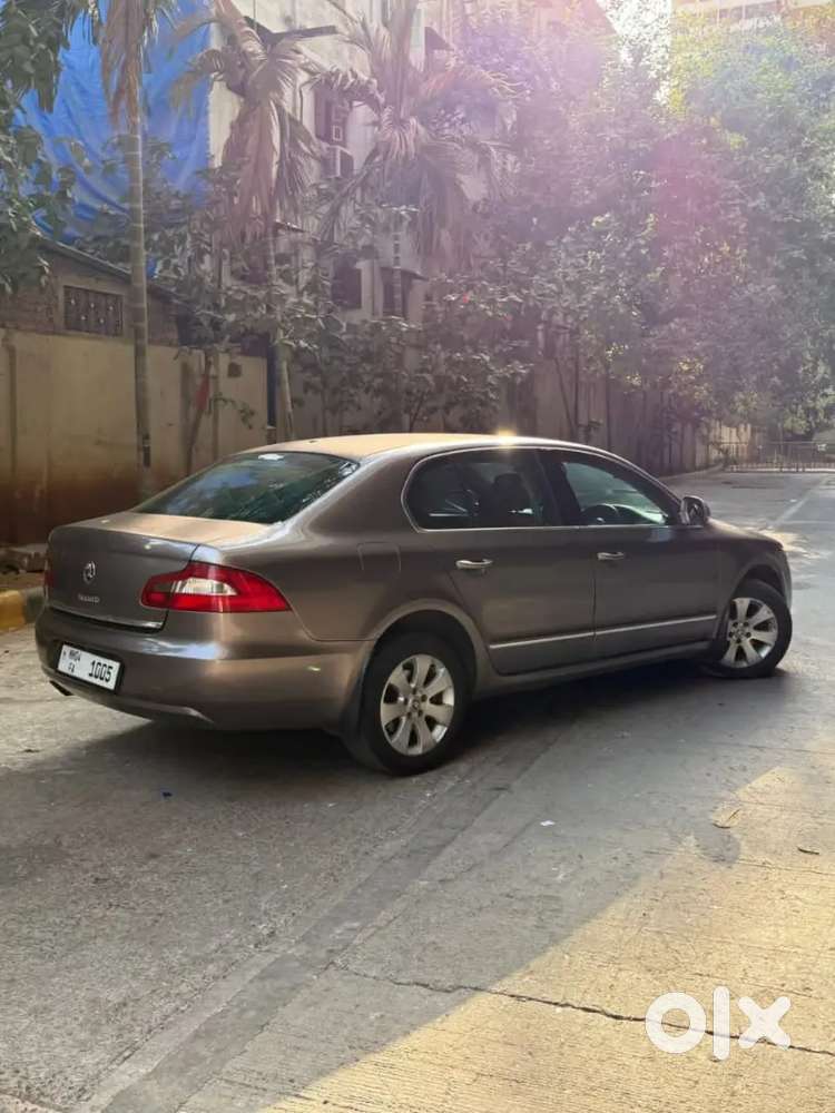 Skoda Superb Elegance 2011 मॉडल